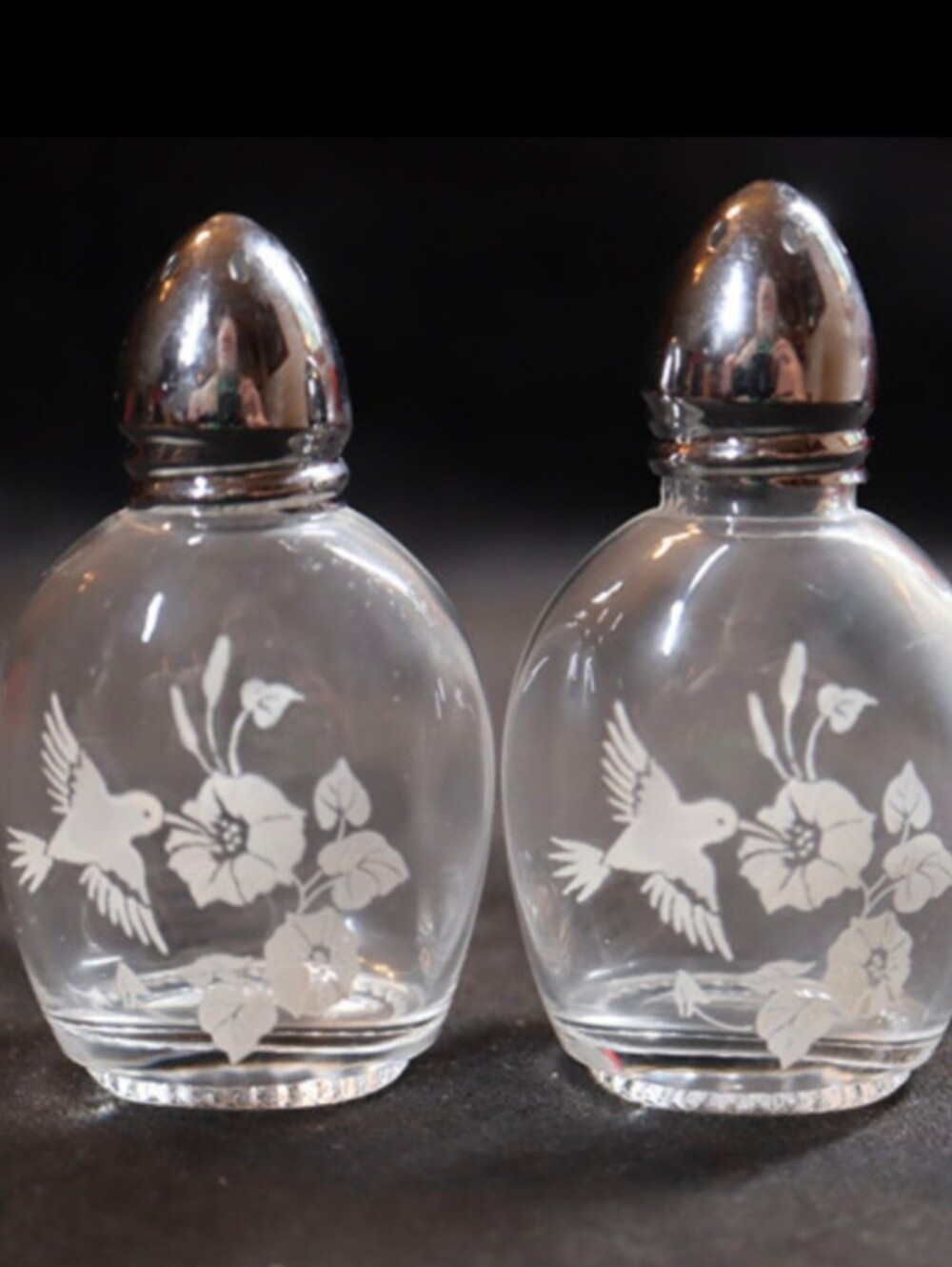 Vintage Avon 24% Lead Crystal Etched Hummingbird Salt & Pepper Shaker Set